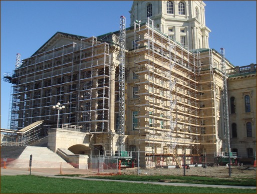 Photo 2: Take a few seconds and scan your scaffold as you drive up on the job. Missing safety components are sometimes easier to spot from a distance.