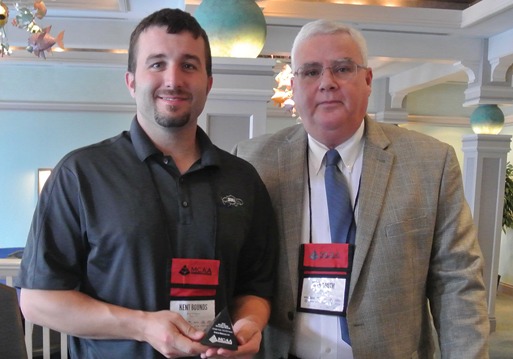 Kent Bounds from Brazos Masonry (left) is presented the second place MCAA Safety Advantage Award for over 100,000 hours by MCAA Chairman John Smith (right) at the MCAA Board Meeting.