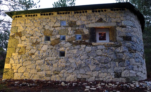 Natural Stone Accessorizing with Stone