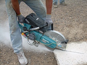 Makita 4-Stroke Engine Power Cutter